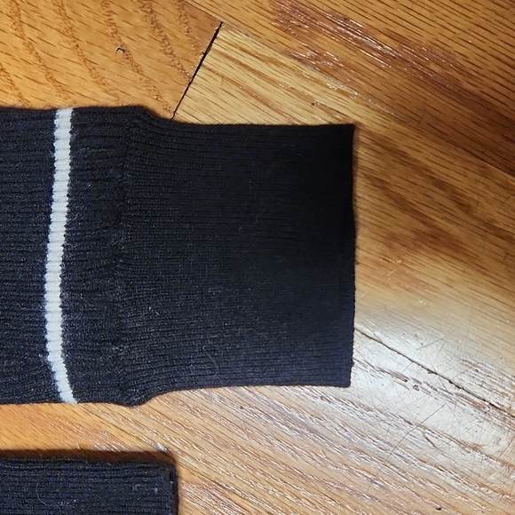 Women's XS Cropped Sweater, EUC - Picture 5 of 6